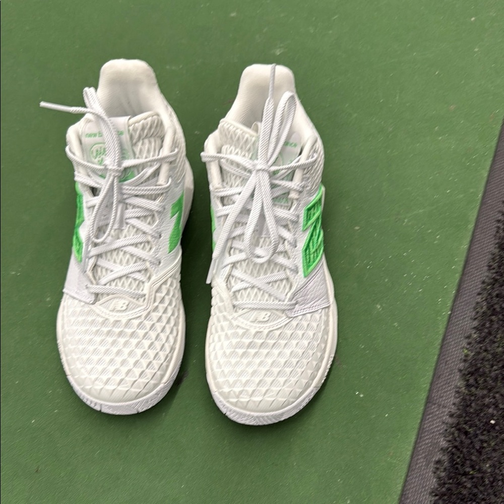 New Balance Green and White Sneakers with Sporty Design